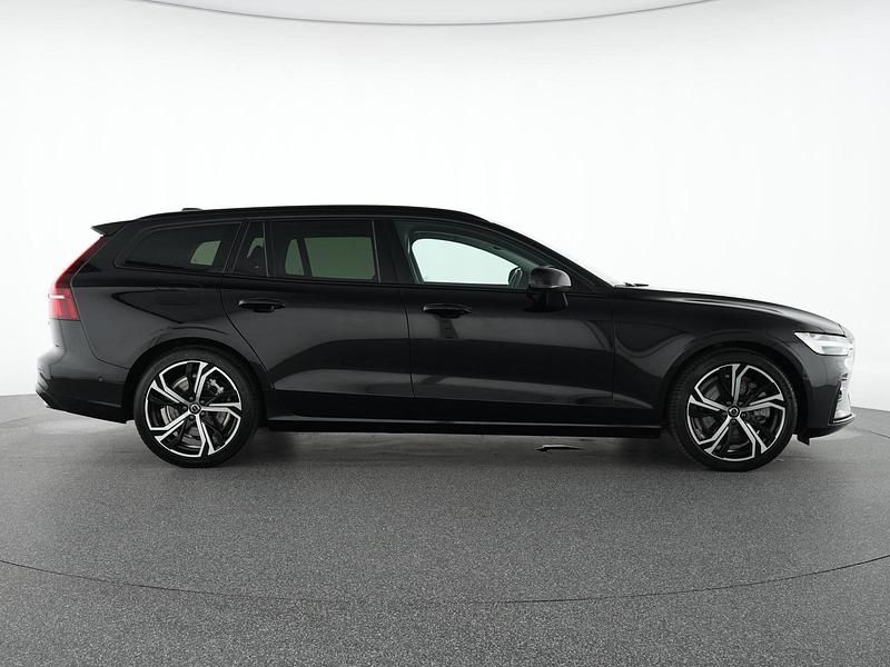 Gebraucht Volvo V60 Plus 250 PS (183 kW) 2022 Onyx black Kombi