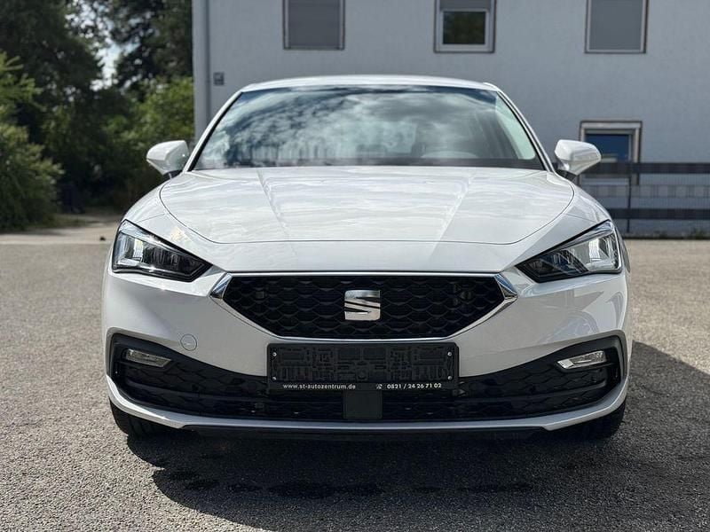 Second-hand Seat Leon Style 150 CP (110 kW) 2025 Alb Berlinǎ