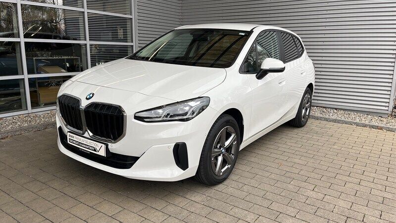 Alpinweiss Gebraucht 2024 BMW 216 Active Tourer Luxury Line Van / Kleinbus | 26.949 € (Guter Preis) - Bild 1/4