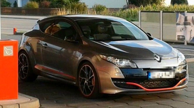 Grau Gebraucht 2010 Renault Mégane III R.S. Coupé | 14.200 € - Bild 1/4