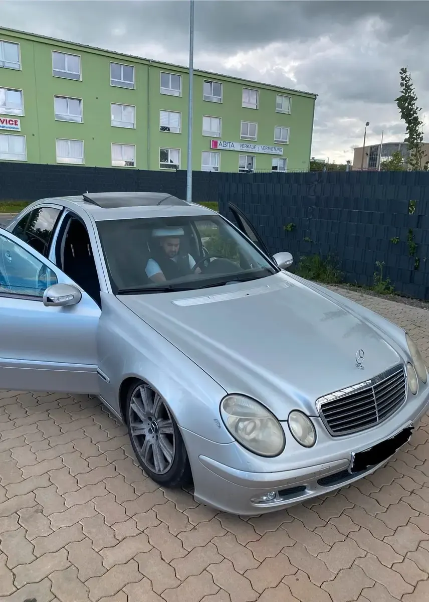 Gebraucht Mercedes E220 150 PS (110 kW) 2002 Limousine