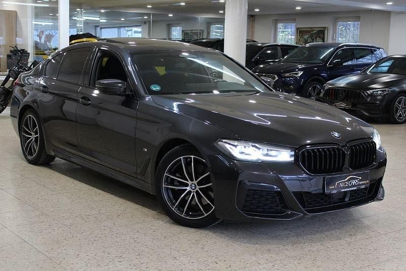 Grau Gebraucht 2021 BMW 520 M Sport Limousine | 27.400 € (Fairer Preis) - Bild 1/4