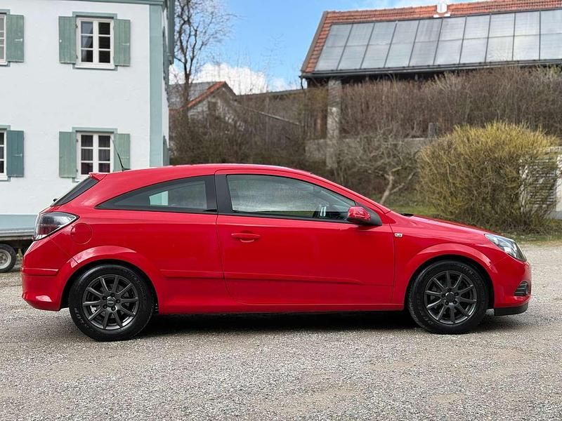 Gebraucht Opel Astra GTC Innovation 116 PS (85 kW) 2008 Powerrot b Kleinwagen