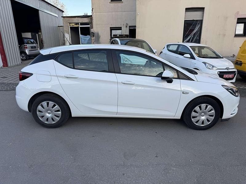 Gebraucht Opel Astra Selection 90 PS (66 kW) 2018 Weiß Kleinwagen