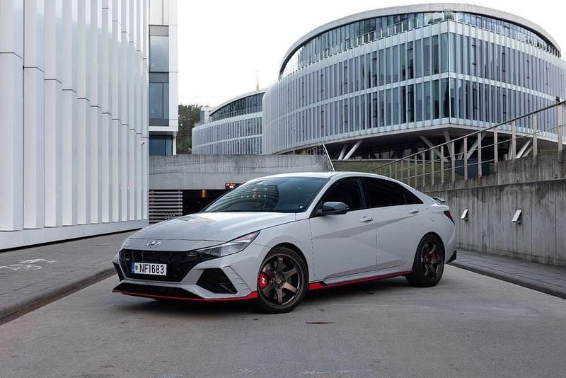 Grau Gebraucht 2022 Hyundai Elantra Limousine | 26.000 € - Bild 1/4