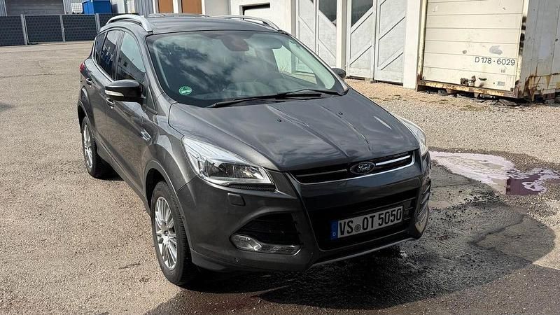 Gebraucht Ford Kuga Titanium 150 PS (110 kW) 2016 Grau SUV
