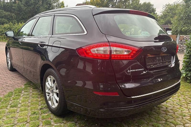 Gebraucht Ford Mondeo Titanium 160 PS (117 kW) 2015 Schwarz Kombi