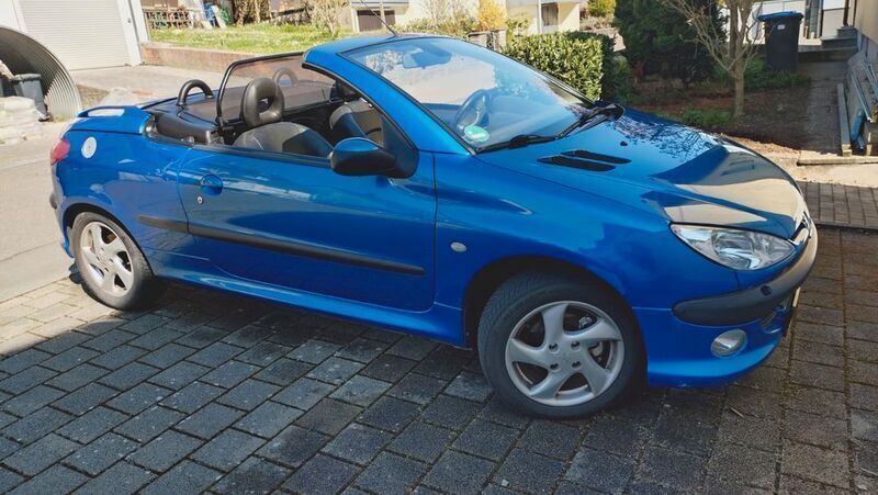 Blau Gebraucht 2003 Peugeot 206 CC Platinum Cabrio | 2.190 € (Etwas zu teuer) - Bild 1/4