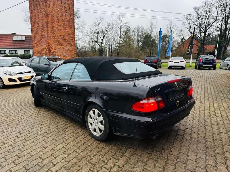 Gebraucht Mercedes CLK200 Avantgarde 136 PS (100 kW) 2000 Schwarz Cabrio