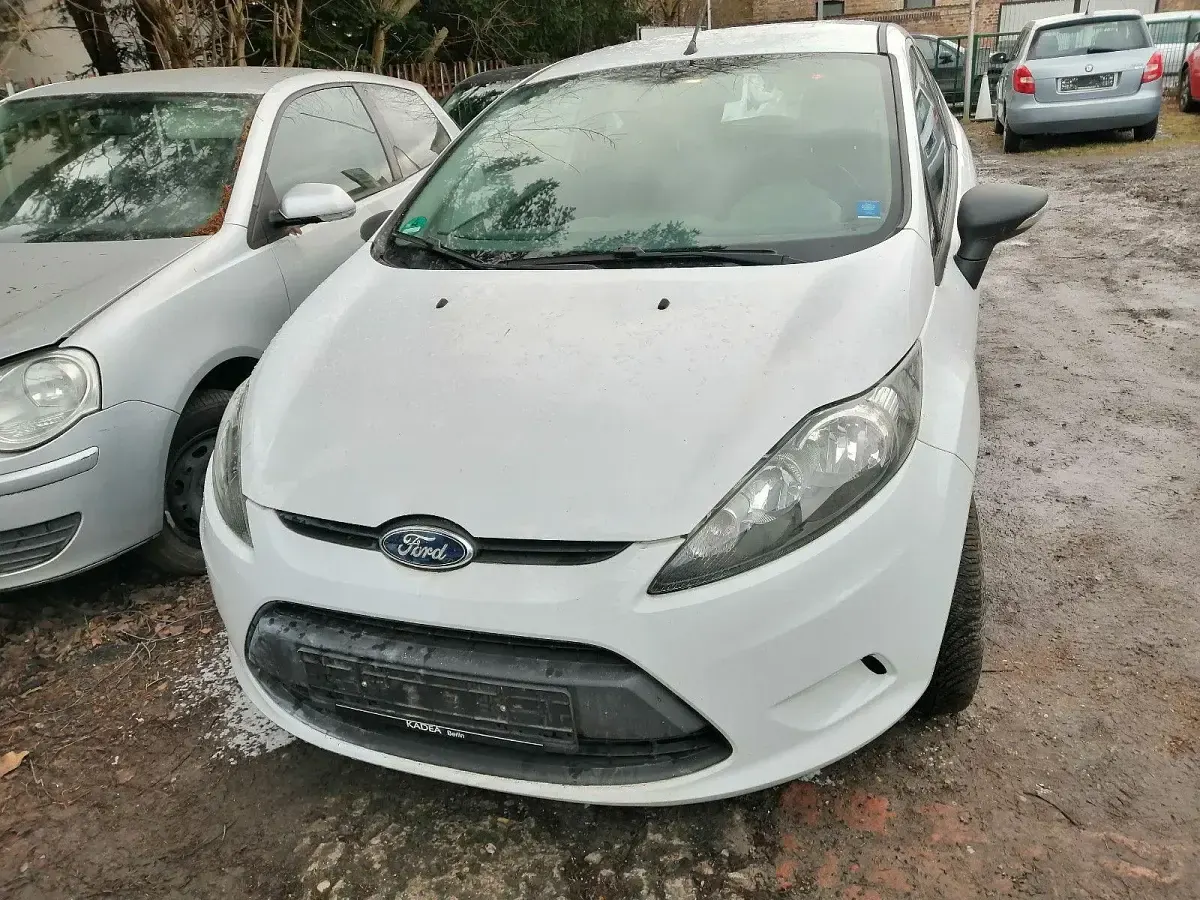 Używany Ford Fiesta 60 KM (44 kW) 2012 Biały Hatchback