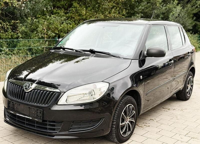 Schwarz Gebraucht 2014 Skoda Fabia Cool Edition Kleinwagen | 3.500 € - Bild 1/4