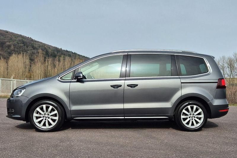 Gebraucht VW Sharan Highline 150 PS (110 kW) 2019 Grau Van / Kleinbus
