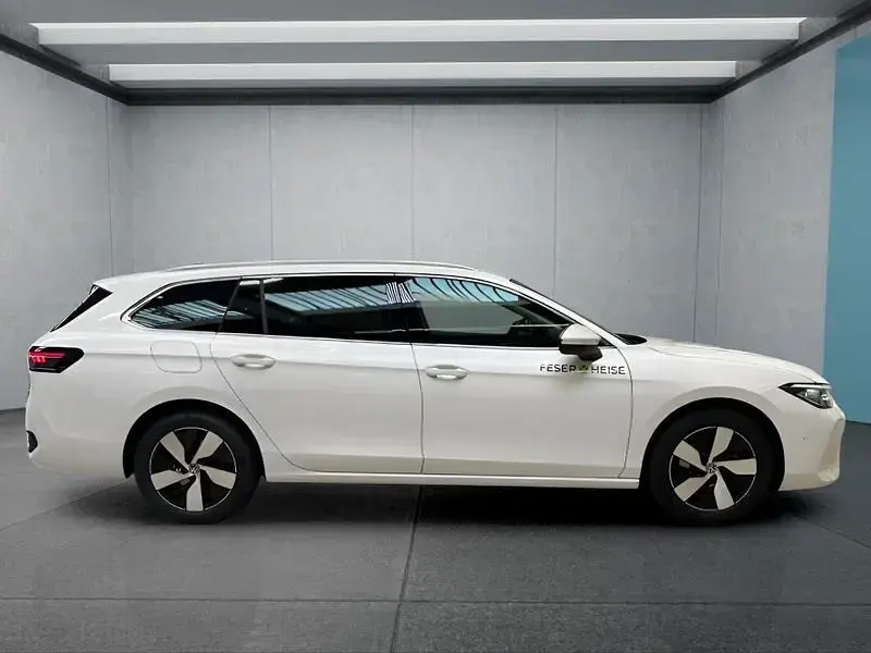 Gebraucht VW Passat 150 PS (110 kW) 2026 Weiß Kombi