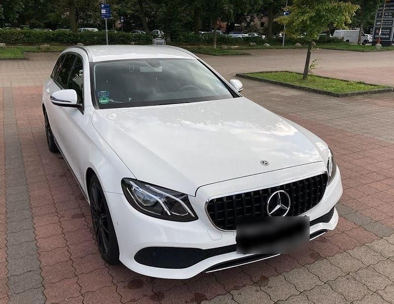 Gebraucht Mercedes E220 194 PS (142 kW) 2018 Weiß Kombi
