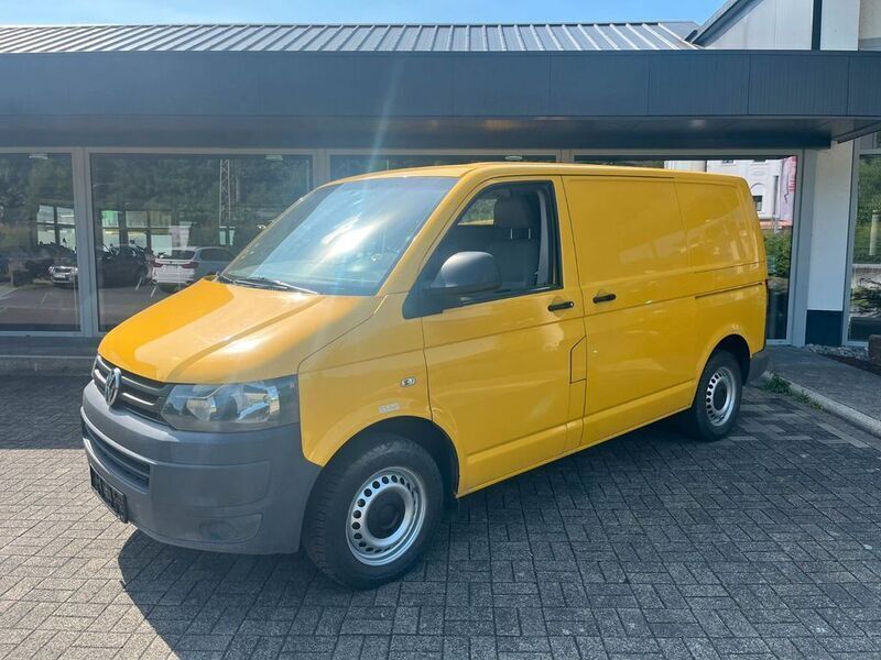 Second-hand VW T5 84 CP (61 kW) 2012 Galben Van