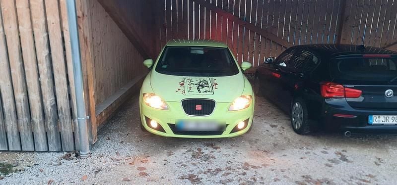 Grün Gebraucht 2009 Seat Leon Limousine | 1.200 € (Superpreis) - Bild 1/4