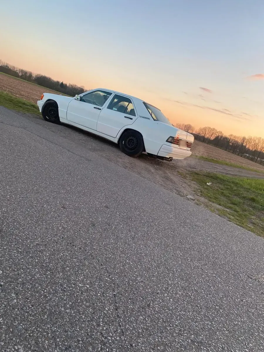 Gebraucht Mercedes 190 109 PS (80 kW) 1991 Weiß Limousine