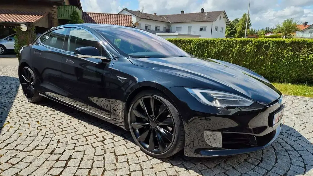 Used Tesla Model S 386 kW (525 HP) 2017 Black Hatchback