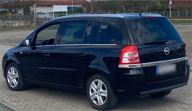 Gebraucht Opel Zafira 125 PS (91 kW) 2011 Schwarz Van / Kleinbus