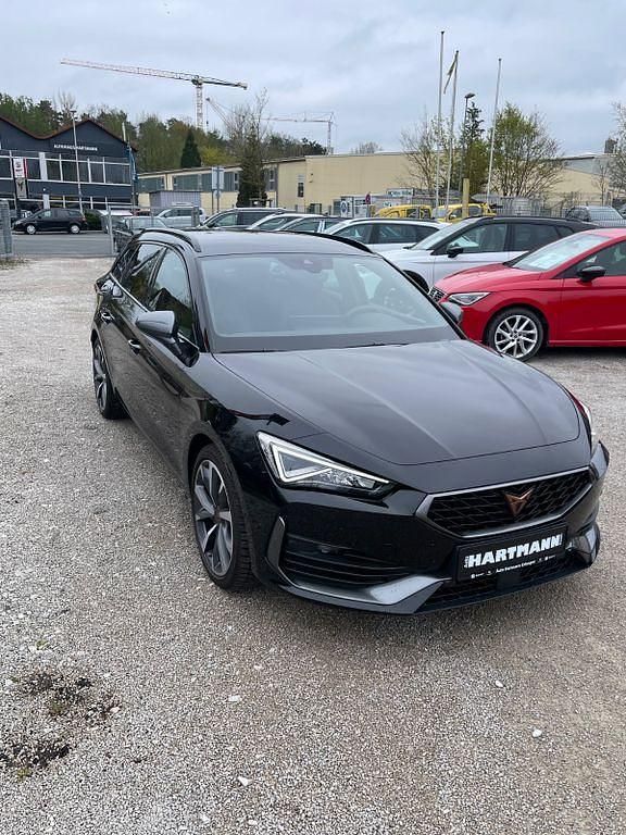 Second-hand Cupra Leon 150 CP (110 kW) 2024 Negru Berlinǎ