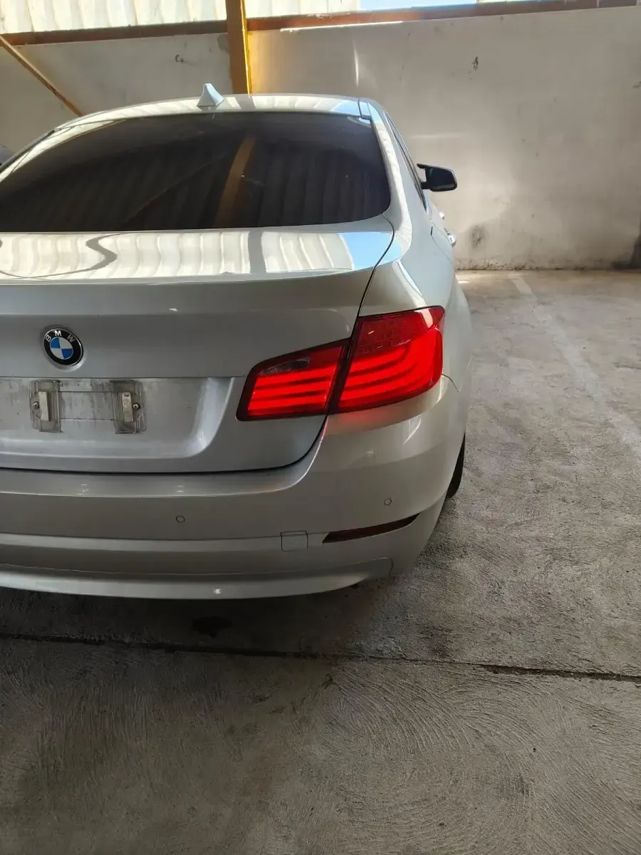 Gebraucht BMW 530 272 PS (200 kW) 2010 Grau Limousine