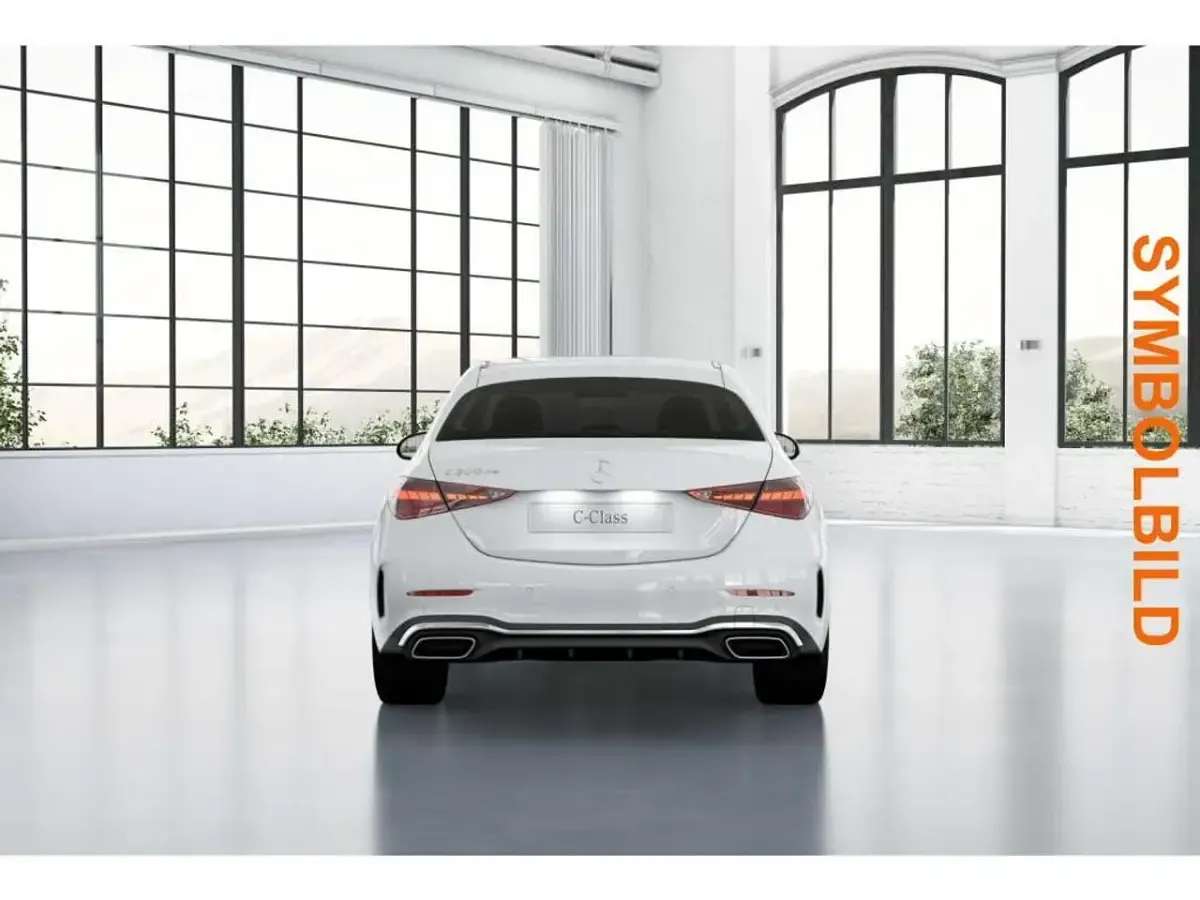Gebraucht Mercedes C300e AMG 197 PS (144 kW) 2024 Polarweiß uni Limousine