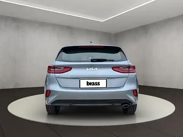 Neu Kia Ceed 140 PS (102 kW) 2026 Lunarsilber met. Kleinwagen