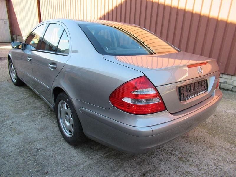 Gebraucht Mercedes E200 163 PS (119 kW) 2003 Silber Limousine