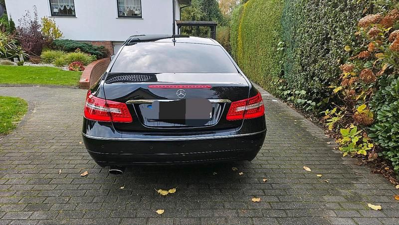 Gebraucht Mercedes E250 204 PS (150 kW) 2009 Schwarz Coupé