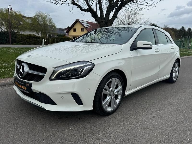 Gebraucht Mercedes A180 122 PS (89 kW) 2017 Weiß Kleinwagen