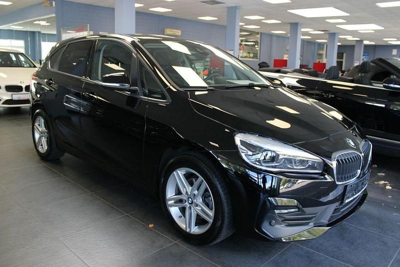 Schwarz Gebraucht 2018 BMW 218 Active Tourer Advantage Van / Kleinbus | 13.980 € (Fairer Preis) - Bild 1/4