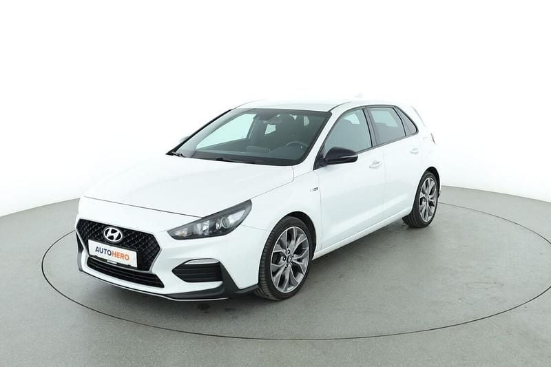 Weiß Gebraucht 2020 Hyundai i30 N Line Limousine | 15.650 € (Fairer Preis) - Bild 1/3