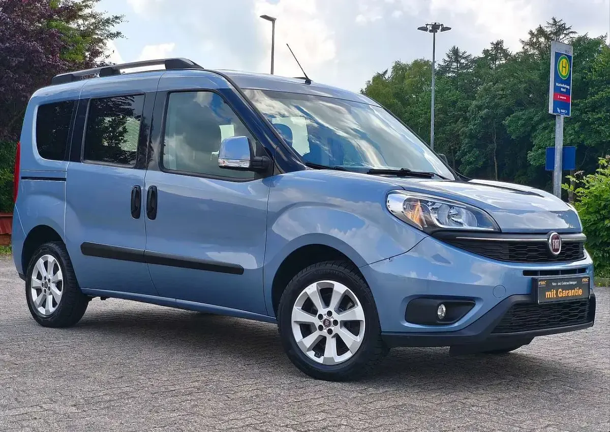 Gebraucht Fiat Doblò Lounge 120 PS (88 kW) 2017 Esterno (canalgrande blau) Van / Kleinbus