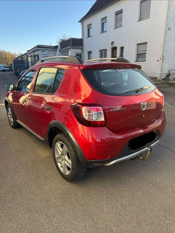 Gebraucht Dacia Sandero Stepway 90 PS (66 kW) 2015 Rot Limousine