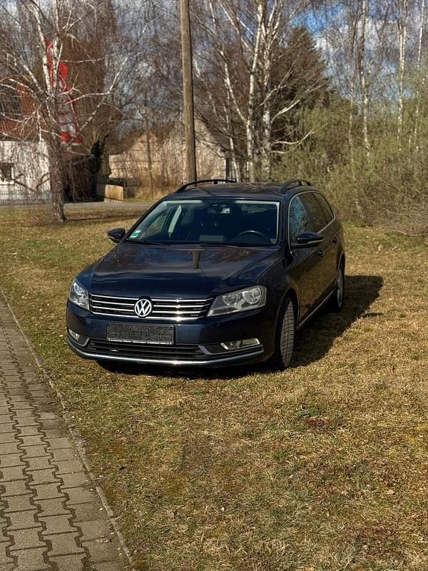 Gebraucht VW Passat 140 PS (102 kW) 2013 Blau Kombi