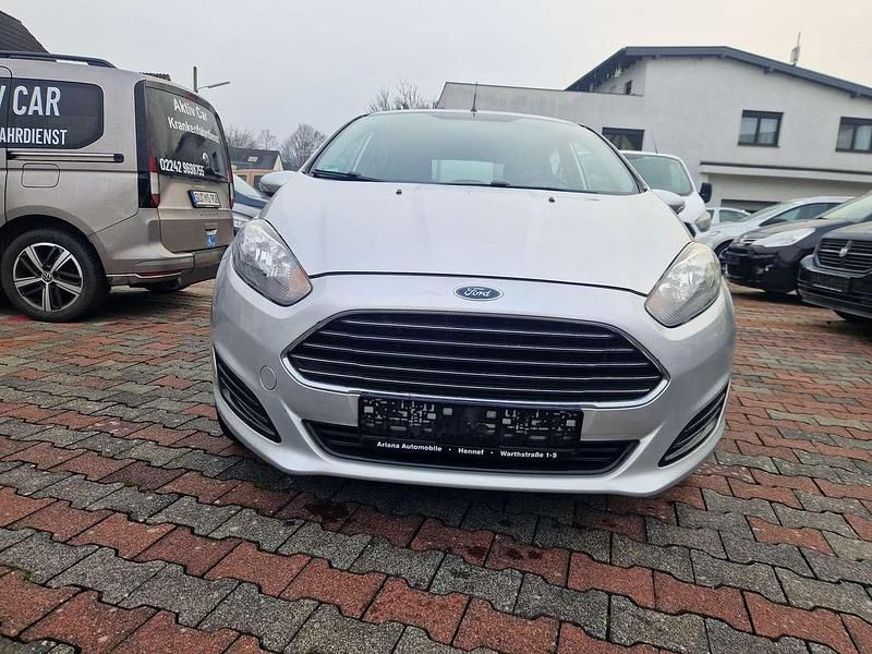 Gebraucht Ford Fiesta Trend 82 PS (60 kW) 2014 Polarsilber metallic Kleinwagen