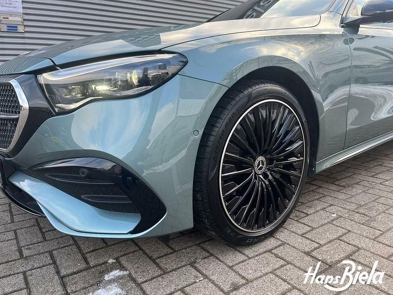 Gebraucht Mercedes E400 AMG 381 PS (280 kW) 2023 Lack verdesilber Limousine
