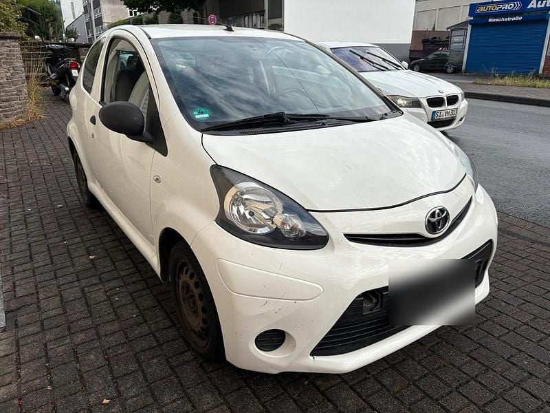 Weiß Gebraucht 2012 Toyota Aygo Kleinwagen | 900 € (Superpreis) - Bild 1/4