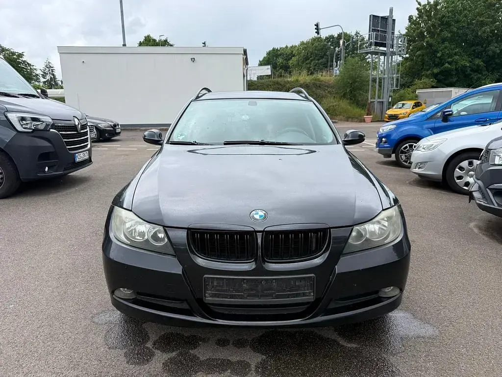 Gebraucht BMW 318 129 PS (94 kW) 2007 Schwarz Kombi