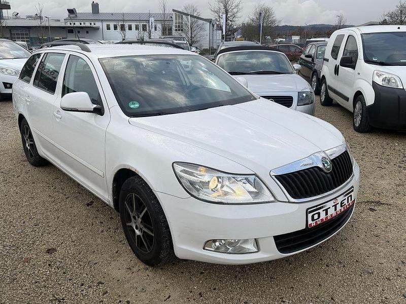 Gebraucht Skoda Octavia Ambiente 122 PS (89 kW) 2011 Weiß Kombi