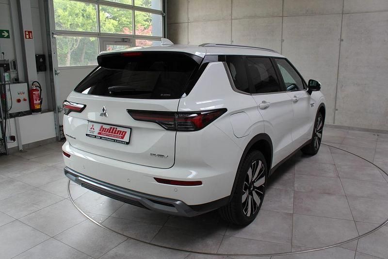 Neu Mitsubishi Outlander P-HEV Select 306 PS (225 kW) 2026 Weiß SUV