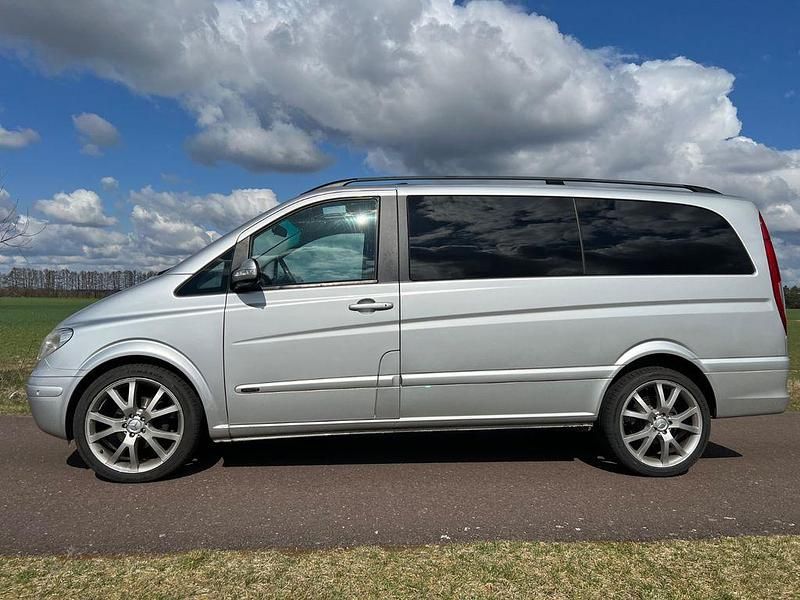 Silber Gebraucht 2006 Mercedes Viano Van / Kleinbus | 10.900 € (Fairer Preis) - Bild 1/4