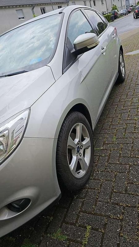 Gebraucht Ford Focus 101 PS (74 kW) 2014 Silber Limousine