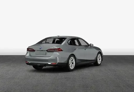 Neu BMW 530e Performance 299 PS (219 kW) 2026 M brooklyn grau metallic Limousine