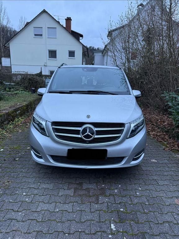 Silber Gebraucht 2018 Mercedes V250 Avantgarde Edition Van / Kleinbus | 43.900 € (Guter Preis) - Bild 1/4