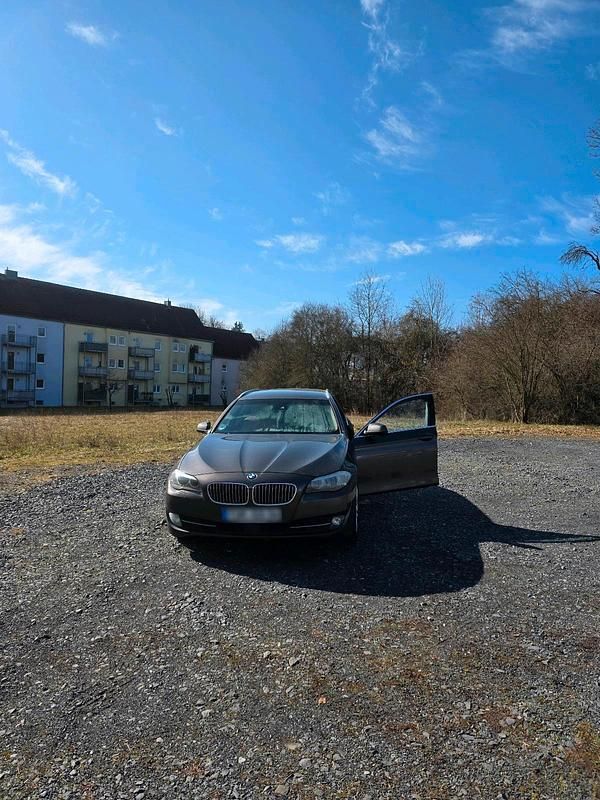 Gebraucht BMW 530 258 PS (189 kW) 2013 Braun Kombi