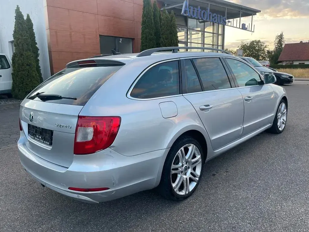 Gebraucht Skoda Superb Elegance 170 PS (125 kW) 2010 Silber Kombi