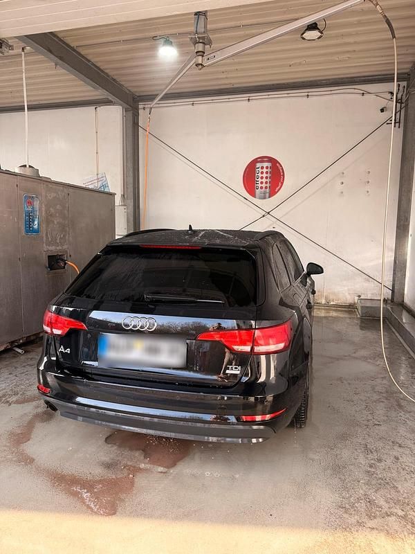 Gebraucht Audi A4 Ambiente 190 PS (139 kW) 2018 Schwarz Kombi