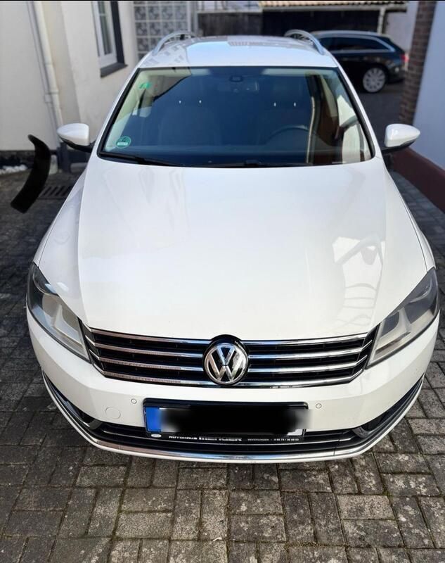 Weiß Gebraucht 2011 VW Passat Kombi | 6.900 € - Bild 1/4