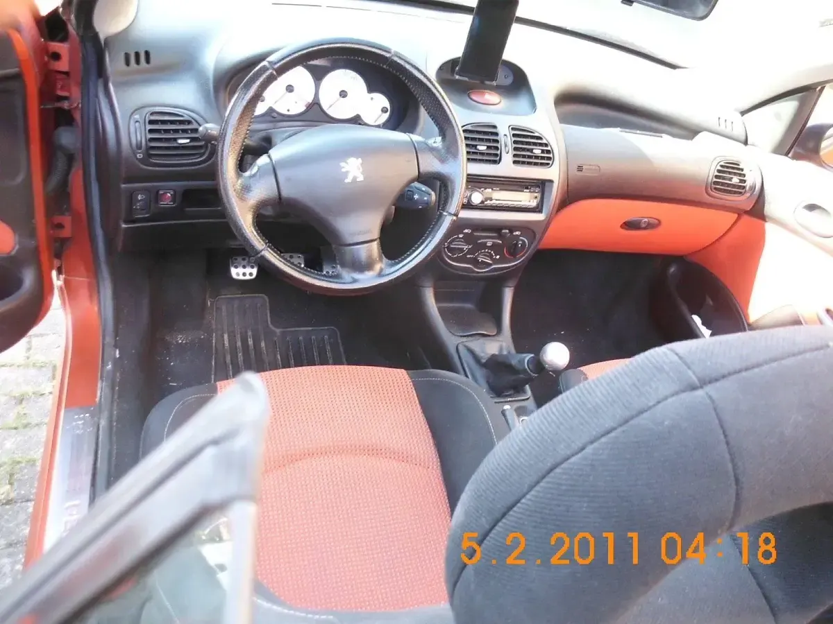 Gebraucht Peugeot 206 CC 136 PS (100 kW) 2002 Orange Cabrio